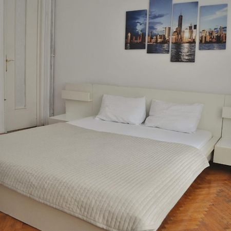 Downtown Apartment Piata Romana Букурещ Екстериор снимка